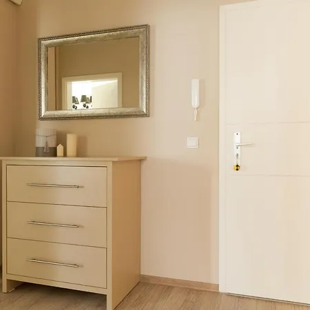 Lara Apartment B12